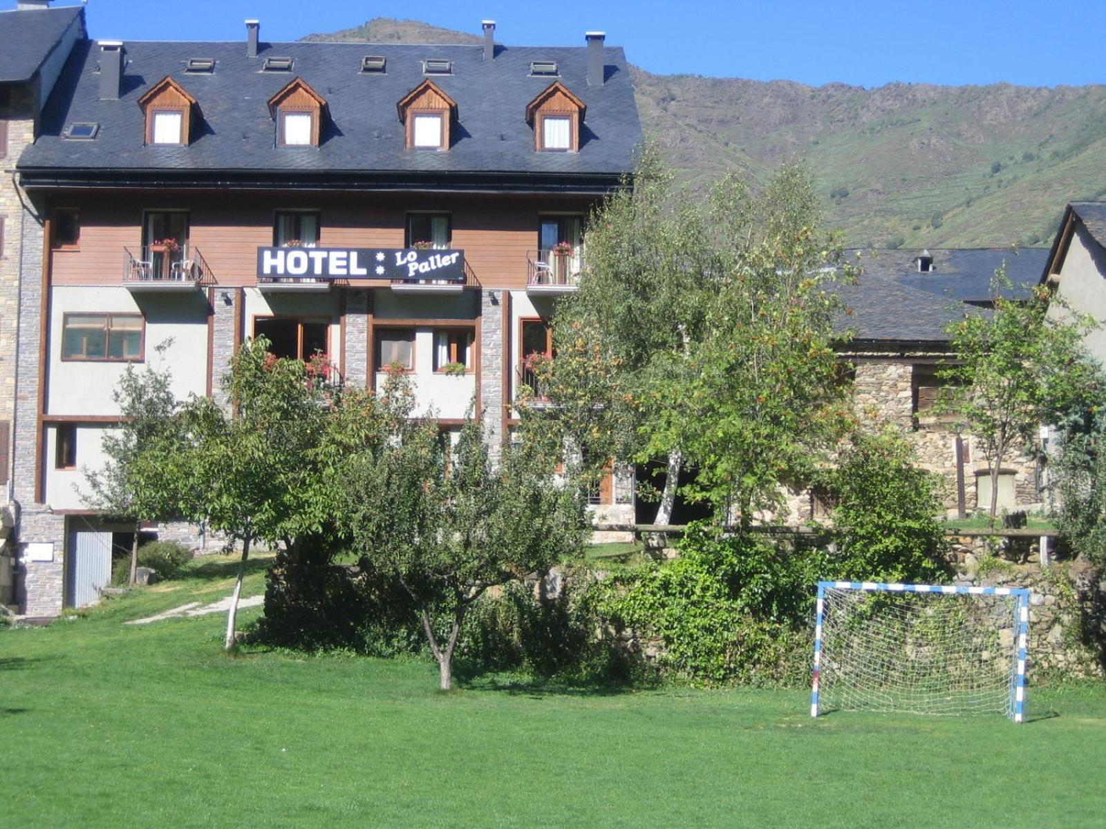 Hotel Lo Paller Valencia D'Aneu Exterior photo